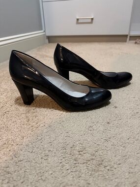 Calvin Klein Black Patent Round-Toe Mid Heel Pumps